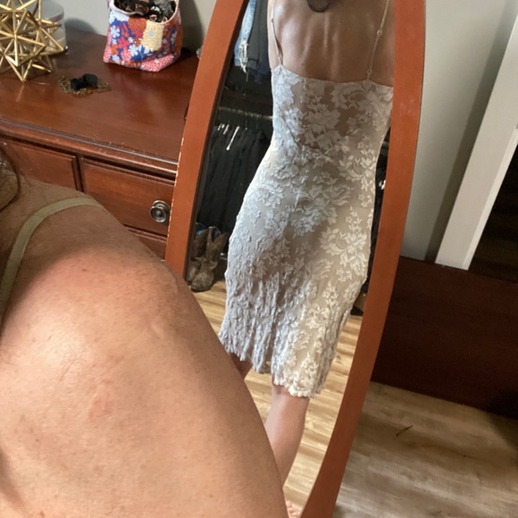 Lace cocktail dress - Picture 2 of 4